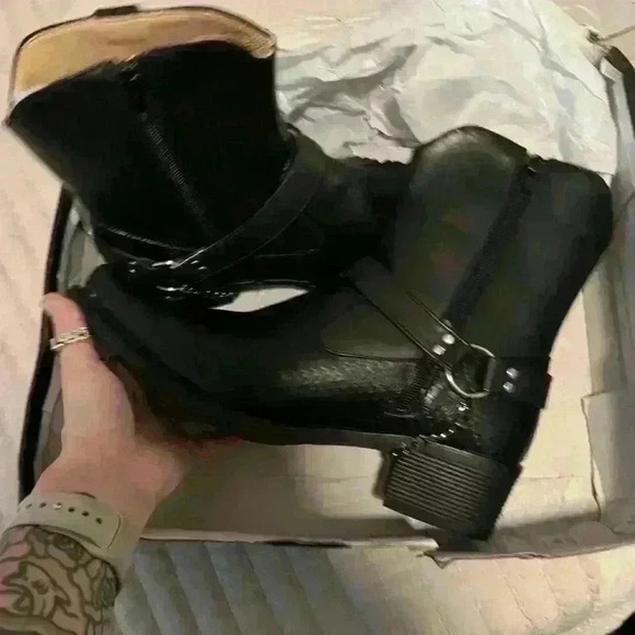 New Black Men's Cuban Heel Cowboy Boots Silver Belt concho accents - Never Worn - Picture 12 of 13